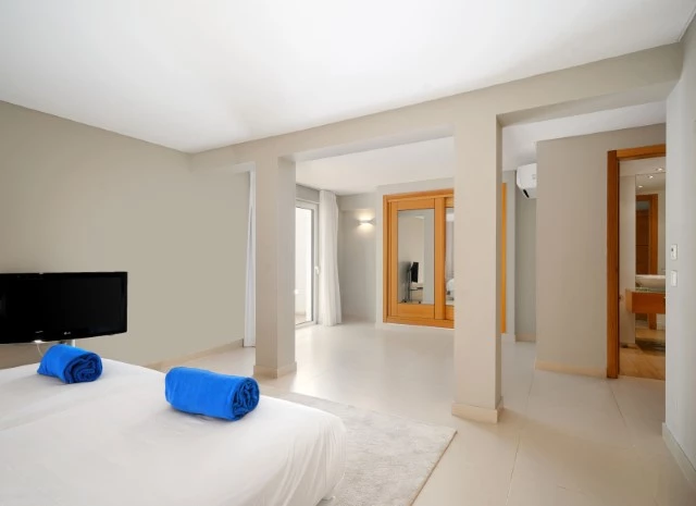 The Crest 4 Bedroom in Private Condominium with pool