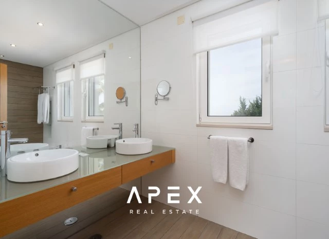 The Crest 4 Bedroom in Private Condominium with pool