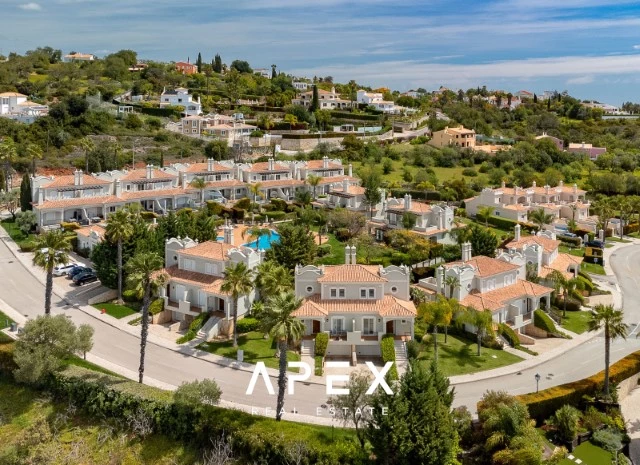 The Crest 4 Bedroom in Private Condominium with pool