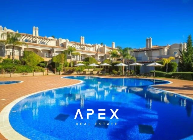 Four Bedroom Town house in the Crest