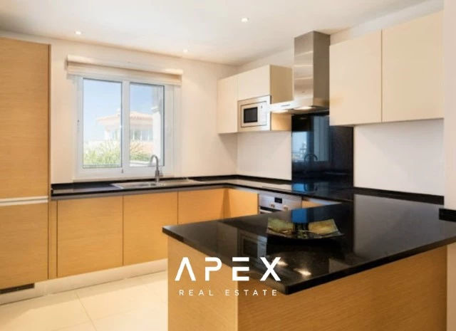 Four Bedroom Town house in the Crest