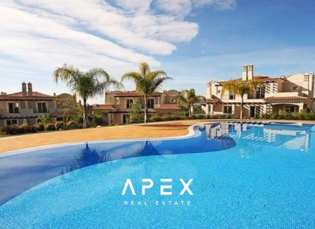 Four Bedroom Town house in the Crest