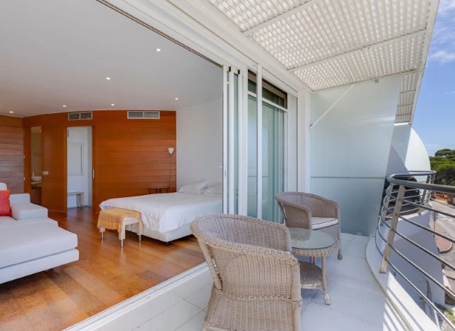 Two Bedroom Apartment with Hot Tub on the Roof | 200m walking distance to the beach