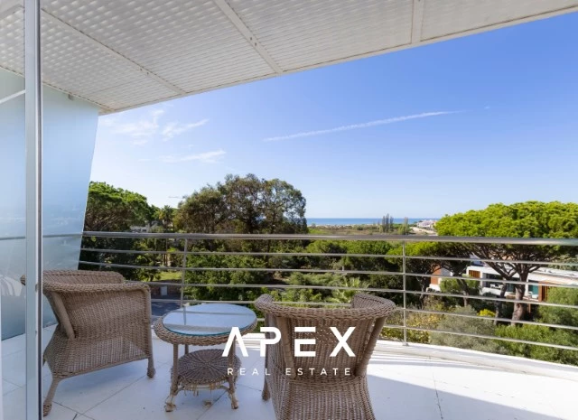 Two Bedroom Apartment with Hot Tub on the Roof | 200m walking distance to the beach