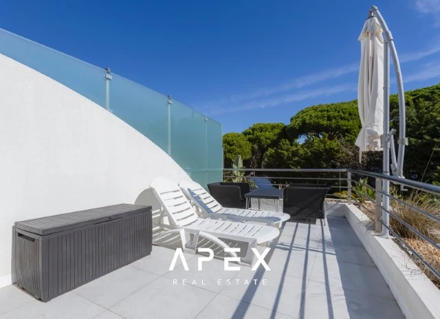 Two Bedroom Apartment with Hot Tub on the Roof | 200m walking distance to the beach