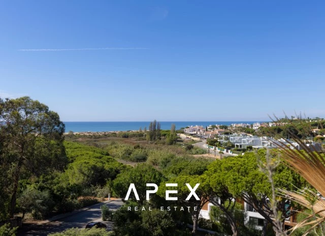 Two Bedroom Apartment with Hot Tub on the Roof | 200m walking distance to the beach