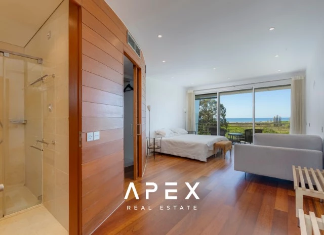 Two Bedroom Apartment with Hot Tub on the Roof | 200m walking distance to the beach