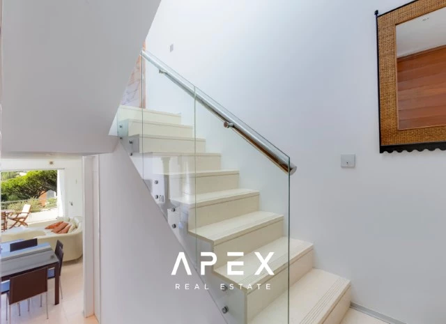 Two Bedroom Apartment with Hot Tub on the Roof | 200m walking distance to the beach