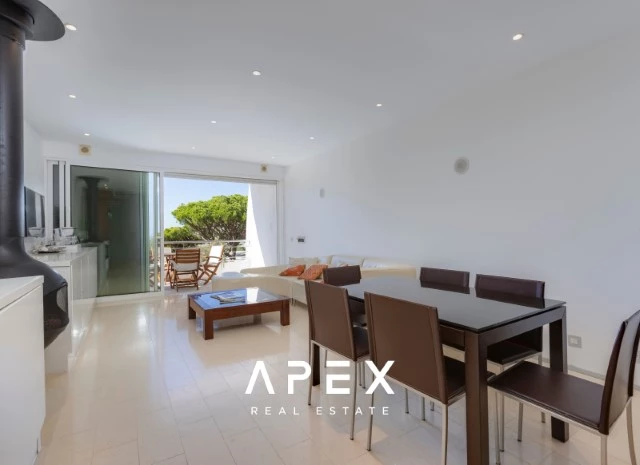 Two Bedroom Apartment with Hot Tub on the Roof | 200m walking distance to the beach