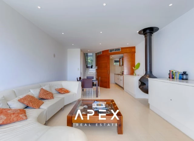 Two Bedroom Apartment with Hot Tub on the Roof | 200m walking distance to the beach