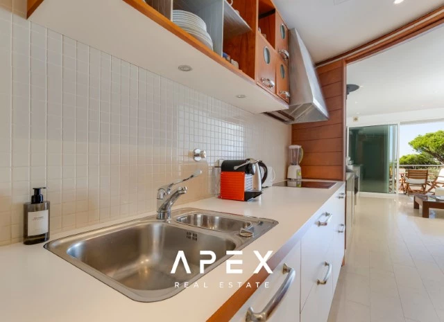 Two Bedroom Apartment with Hot Tub on the Roof | 200m walking distance to the beach