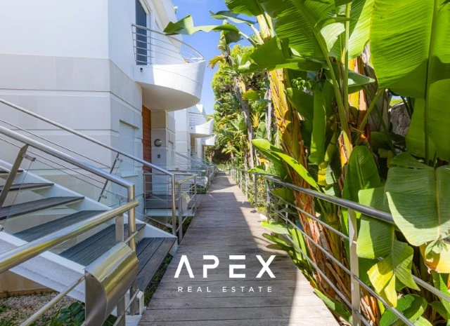 Two Bedroom Apartment with Hot Tub on the Roof | 200m walking distance to the beach