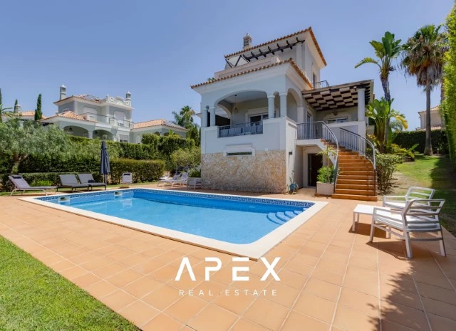 Luxurious Five -Bedroom Villa with Private Garden and Pool in The Crest Development,