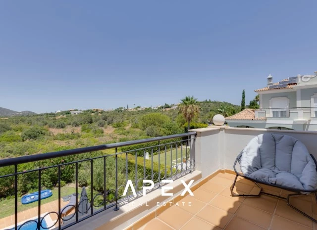 Luxurious Five -Bedroom Villa with Private Garden and Pool in The Crest Development,