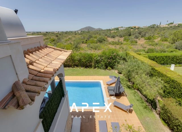 Luxurious Five -Bedroom Villa with Private Garden and Pool in The Crest Development,