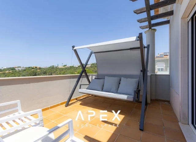 Luxurious Five -Bedroom Villa with Private Garden and Pool in The Crest Development,