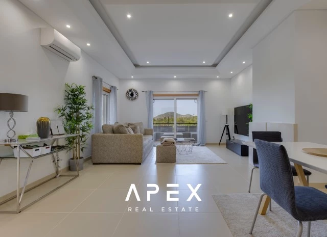 Luxurious Five -Bedroom Villa with Private Garden and Pool in The Crest Development,