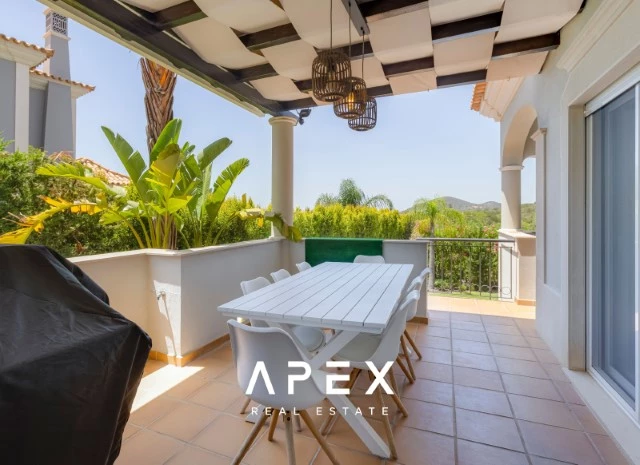 Luxurious Five -Bedroom Villa with Private Garden and Pool in The Crest Development,