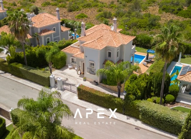 Luxurious Five -Bedroom Villa with Private Garden and Pool in The Crest Development,