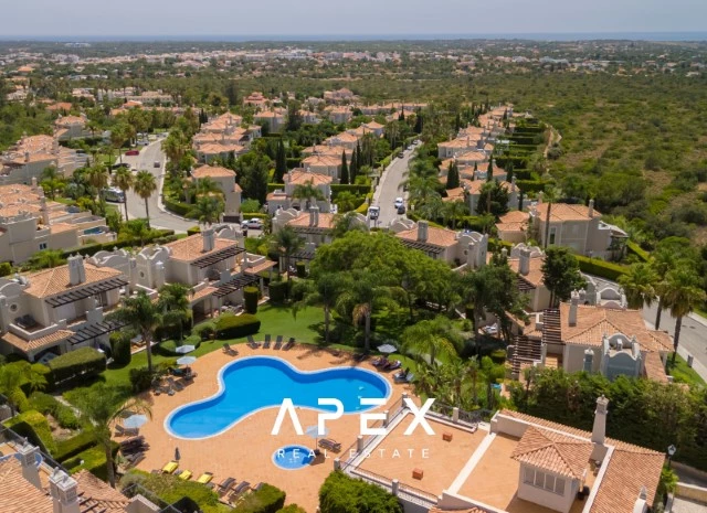 Luxurious Five -Bedroom Villa with Private Garden and Pool in The Crest Development,