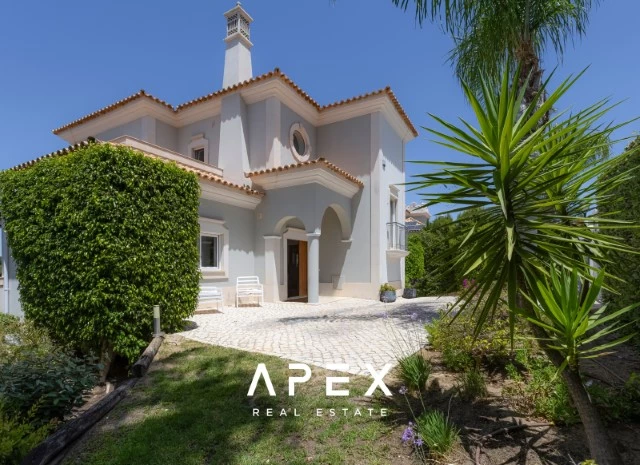 Luxurious Five -Bedroom Villa with Private Garden and Pool in The Crest Development,