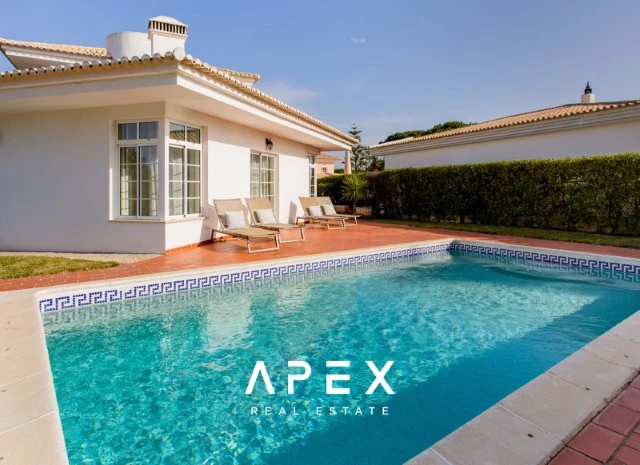 Four-Bedroom Villa Near the Beach