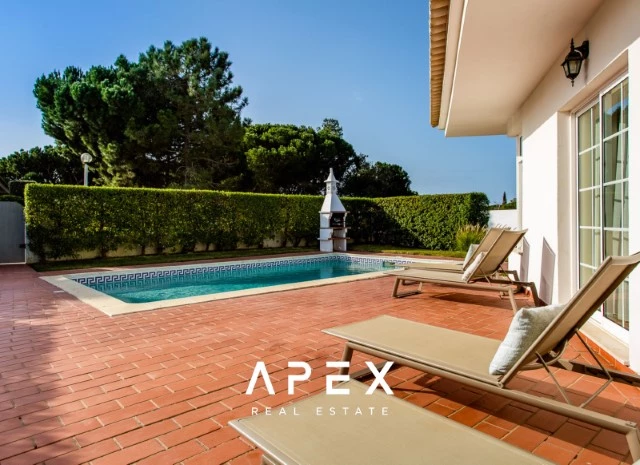 Four-Bedroom Villa Near the Beach