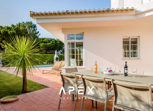 Four-Bedroom Villa Near the Beach