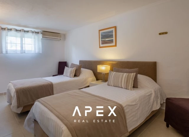 Four-Bedroom Villa Near the Beach