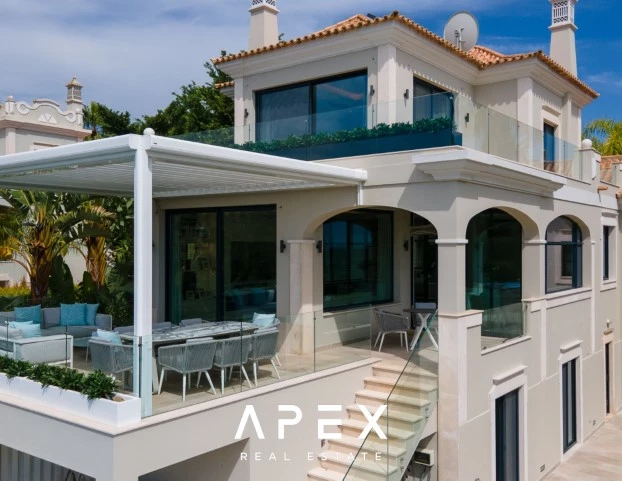 Five bedroom Villa with pool and stunning nature views to the sea