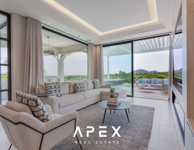 Five bedroom Villa with pool and stunning nature views to the sea