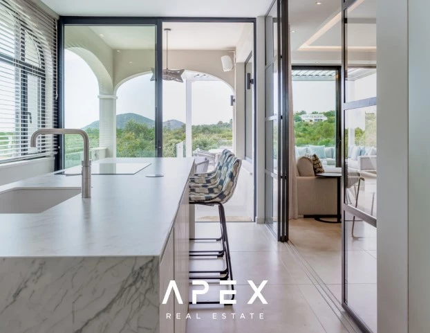 Five bedroom Villa with pool and stunning nature views to the sea