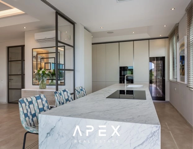 Five bedroom Villa with pool and stunning nature views to the sea