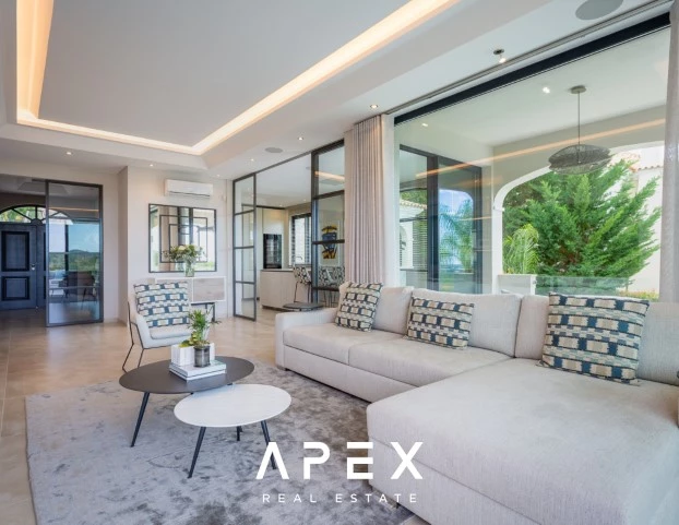 Five bedroom Villa with pool and stunning nature views to the sea
