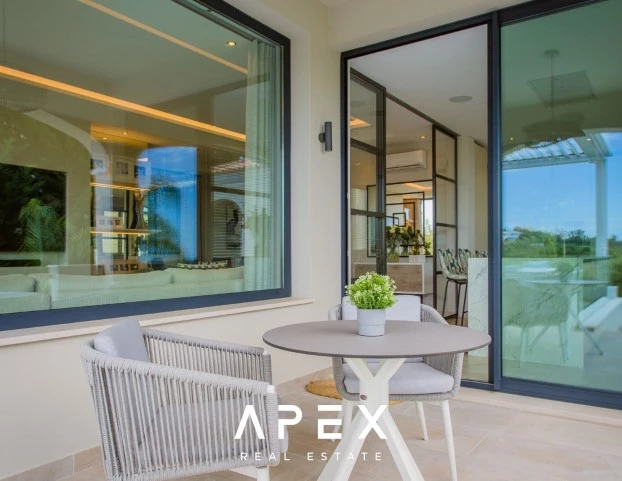 Five bedroom Villa with pool and stunning nature views to the sea
