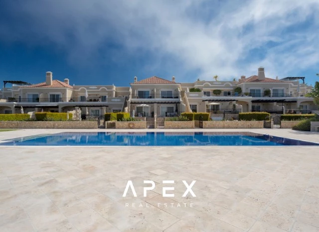 Two bedroom + one in Quinta Do Mar with pool