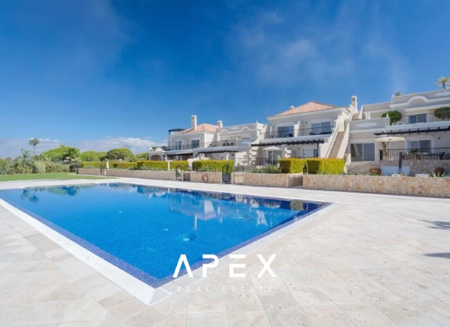 Two bedroom + one in Quinta Do Mar with pool