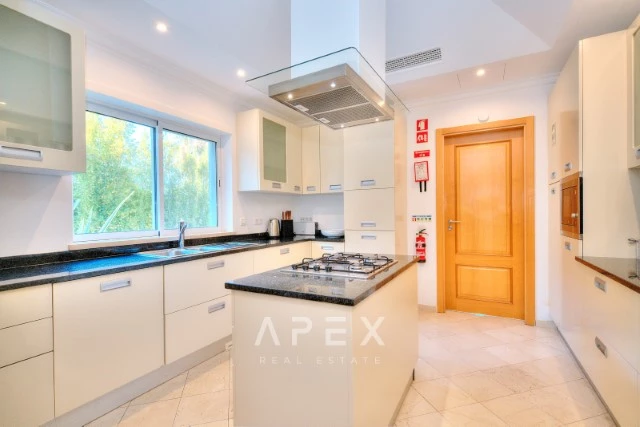 12 Month Long Term Rental | 5 Bedroom Villa in Quinta Do Lago