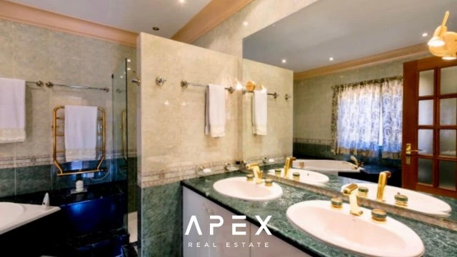 Quinta Do Lago | Atlantico | 12 Month Long Term Rental | Four bedroom luxury villa with tennis court, sauna and infinity pool