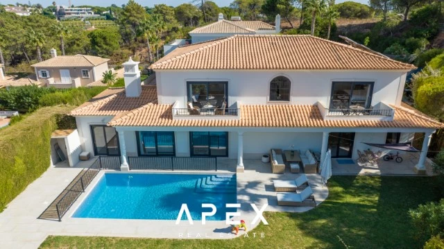 Luxurious 4 Bedroom Villa in Close Proximity to Quinta Do Lago