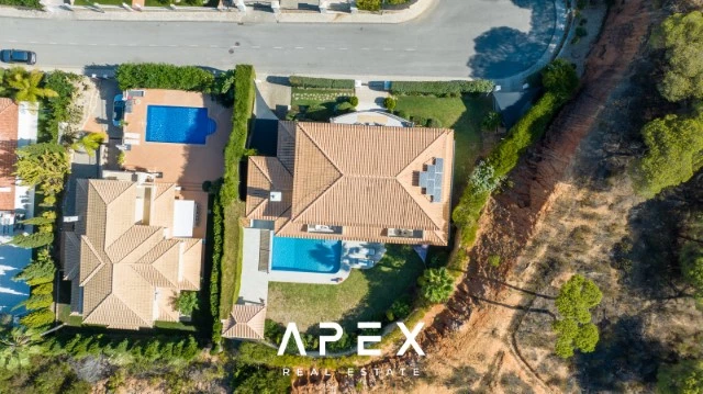 Luxurious 4 Bedroom Villa in Close Proximity to Quinta Do Lago