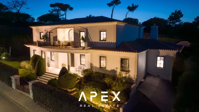 Luxurious 4 Bedroom Villa in Close Proximity to Quinta Do Lago