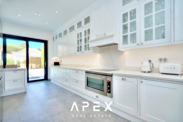 Luxurious 4 Bedroom Villa in Close Proximity to Quinta Do Lago