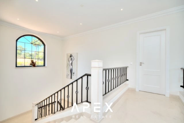 Luxurious 4 Bedroom Villa in Close Proximity to Quinta Do Lago
