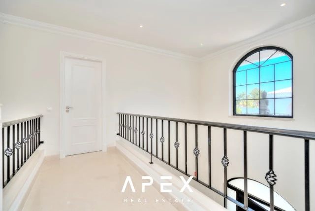 Luxurious 4 Bedroom Villa in Close Proximity to Quinta Do Lago