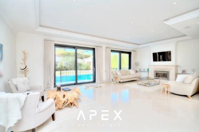 Luxurious 4 Bedroom Villa in Close Proximity to Quinta Do Lago