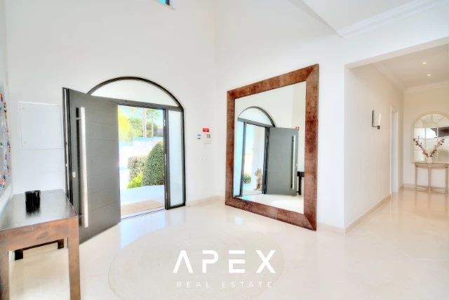 Luxurious 4 Bedroom Villa in Close Proximity to Quinta Do Lago