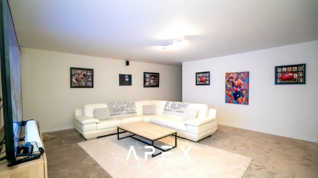 Luxurious 4 Bedroom Villa in Close Proximity to Quinta Do Lago