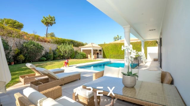 Luxurious 4 Bedroom Villa in Close Proximity to Quinta Do Lago