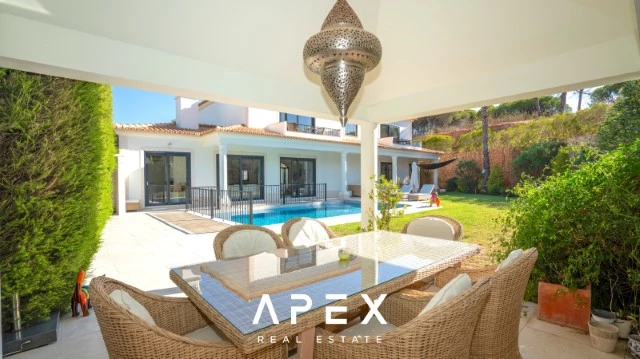 Luxurious 4 Bedroom Villa in Close Proximity to Quinta Do Lago